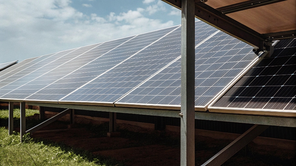 Side-by-side comparison of a solar pump and a traditional gird-powered pump